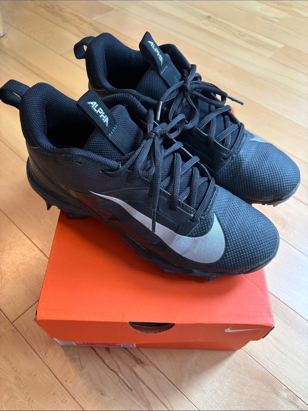 Nike Menace 4 Shark BG - Youth Size 6